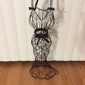 Unbranded body form